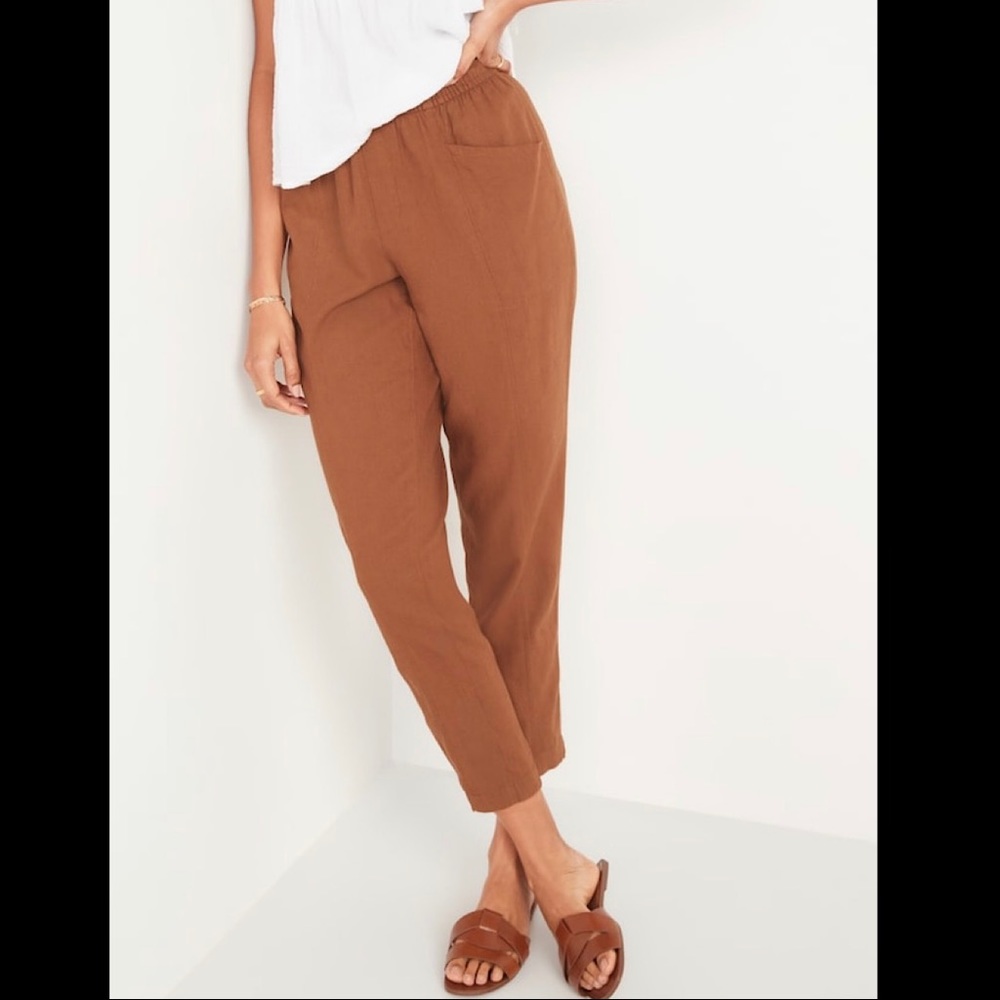 Old Navy High-Waisted Cropped Linen-Blend Pants in Caramel.